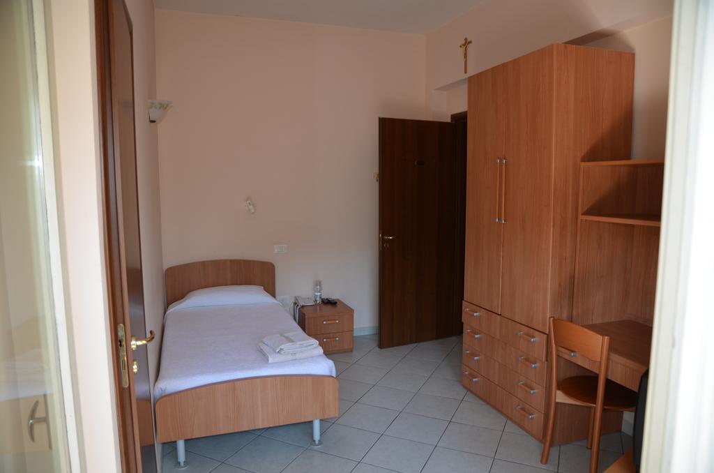 Bed and Breakfast Casa Per Ferie Cardinal G. Guarino Рим Номер фото